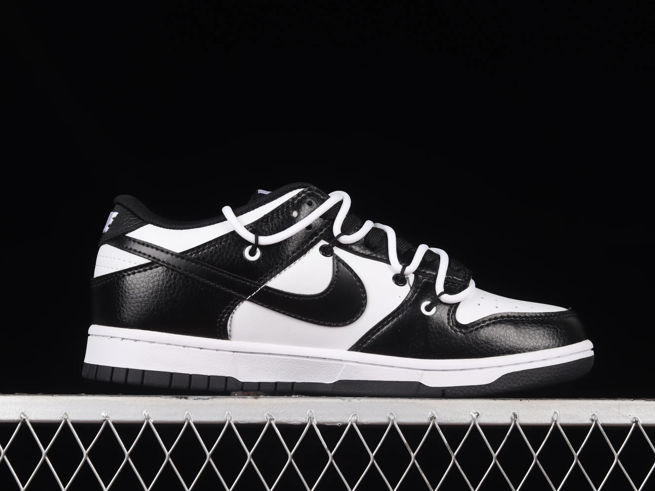 All Categories Nk SB Dunk Series Nk SB Dunk Low Low-top sneakers Nk Dunk Low "Black" Panda style Customized version of deconstructed shoelace graffiti low-top sneakers DD1391-100